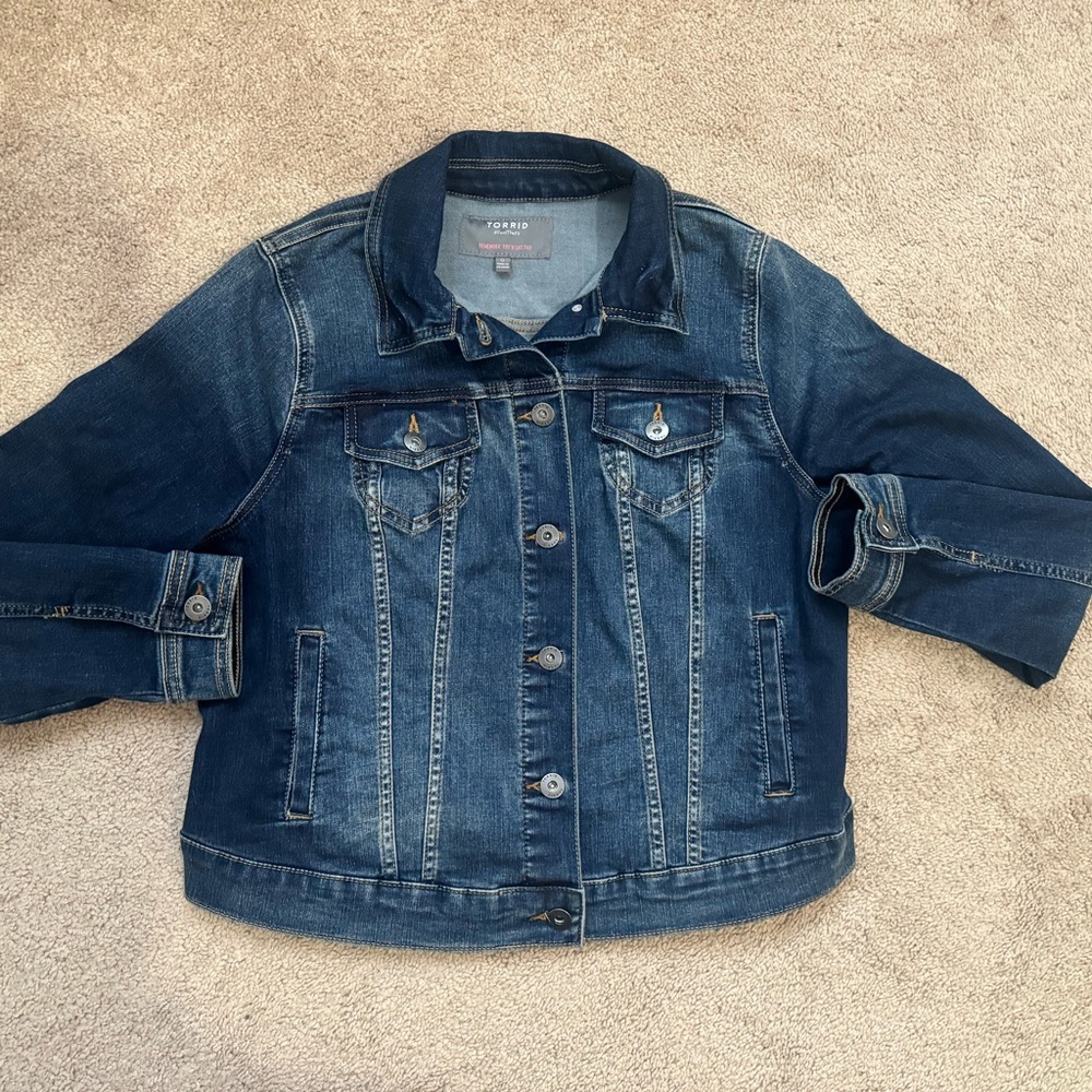 Torrid Fitted trucker denim jacket size 0 - Picture 2 of 4